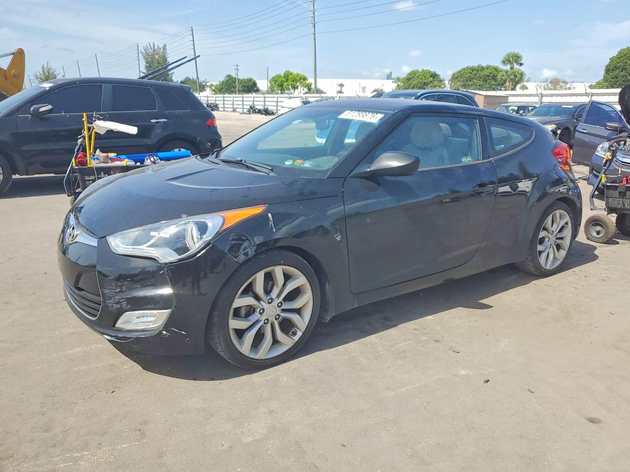 2013 Hyundai Veloster w/Gray Int, VIN KMHTC6AD1DU102930 — Front end