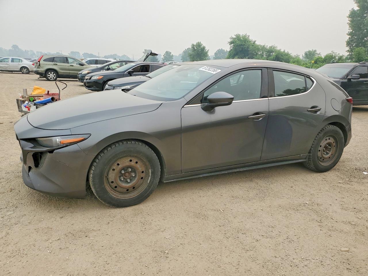2019 Mazda 3 Preferred, VIN JM1BPAMMXK1146099 — Бок
