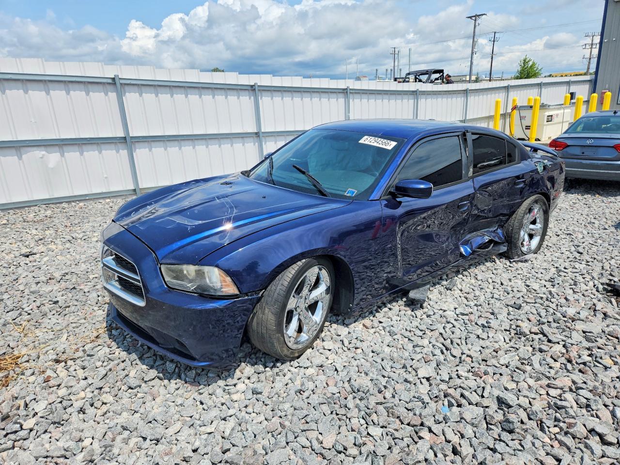 2013 Dodge Charger SE, VIN 2C3CDXBG9DH654988 — Бок