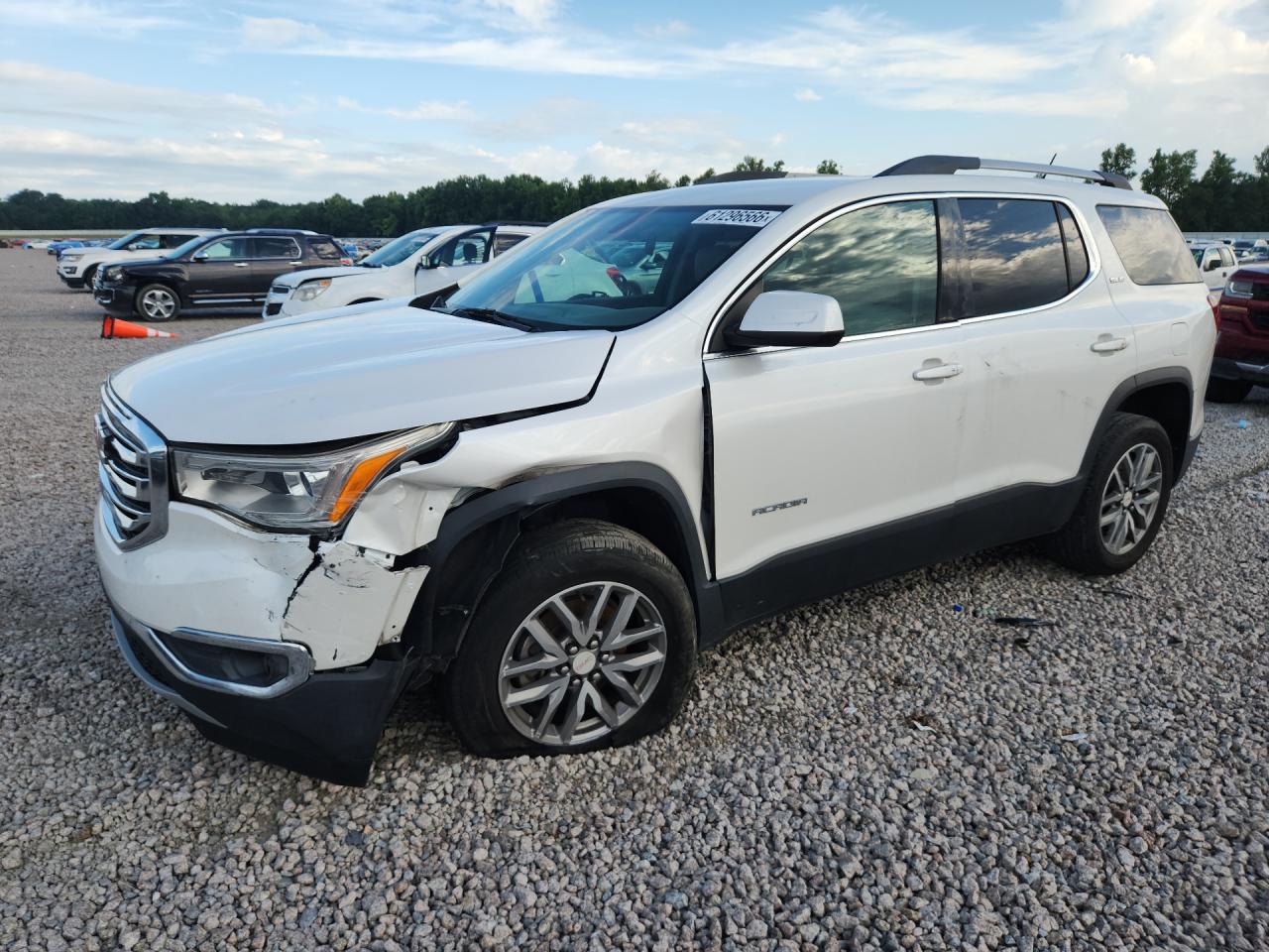 2017 GMC Acadia SLE, VIN 1GKKNLLS6HZ327216 — Перед