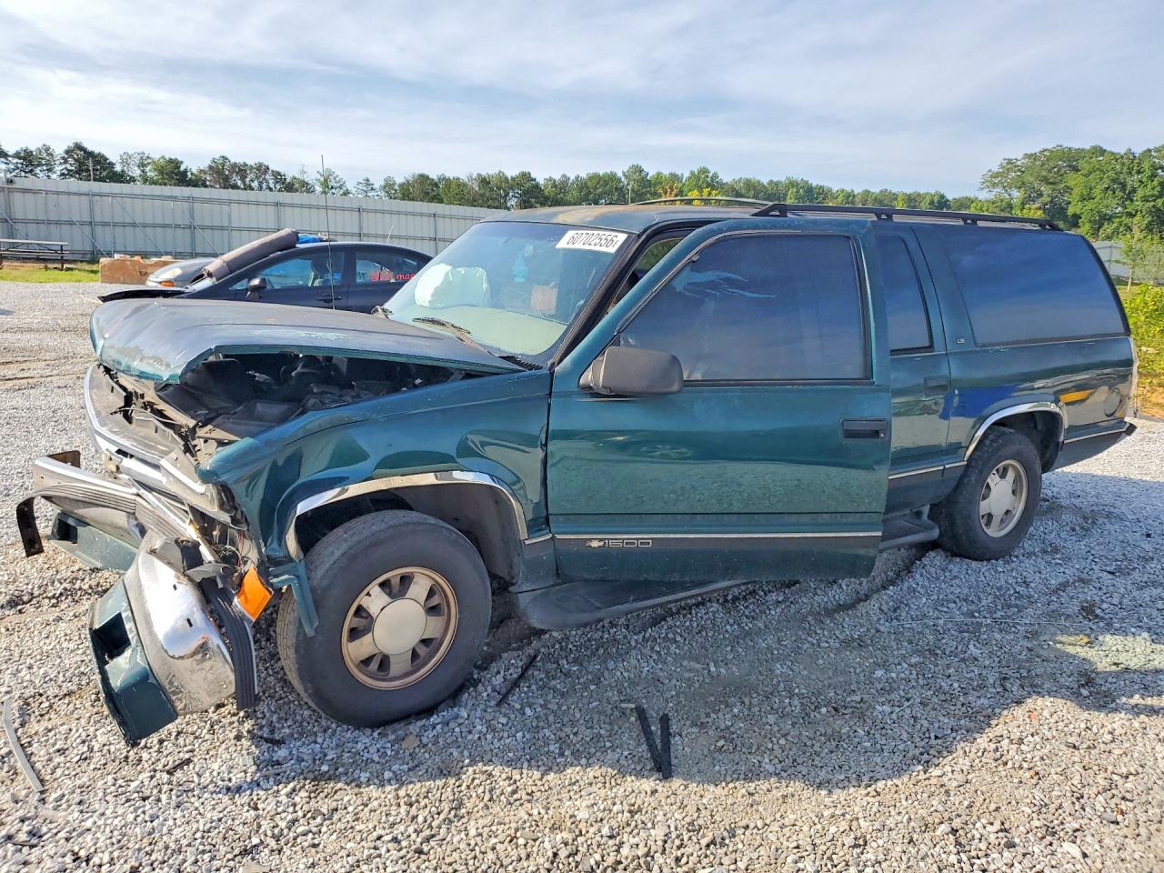 1997 Chevrolet Suburban, VIN 1GNEC16R1VJ317335 — Front end