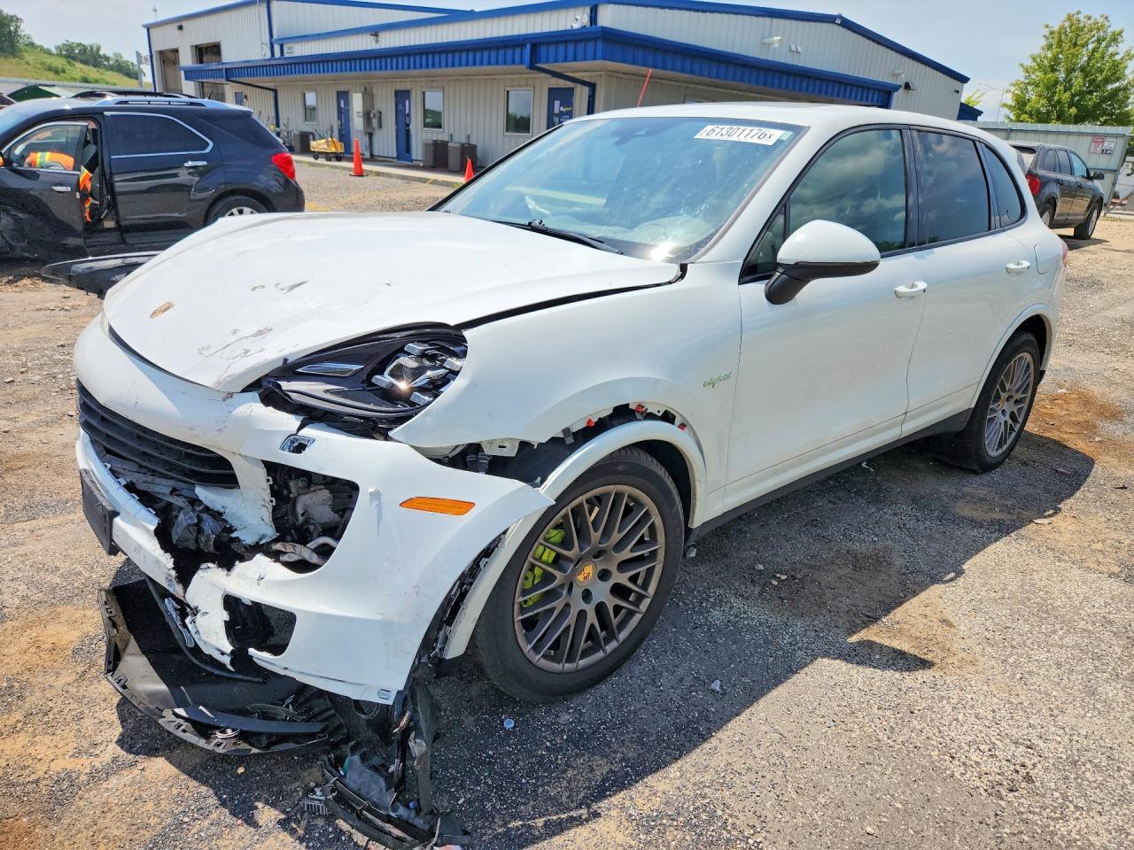 2017 Porsche Cayenne S E-Hybrid, VIN WP1AE2A2XHLA76075 — Front end