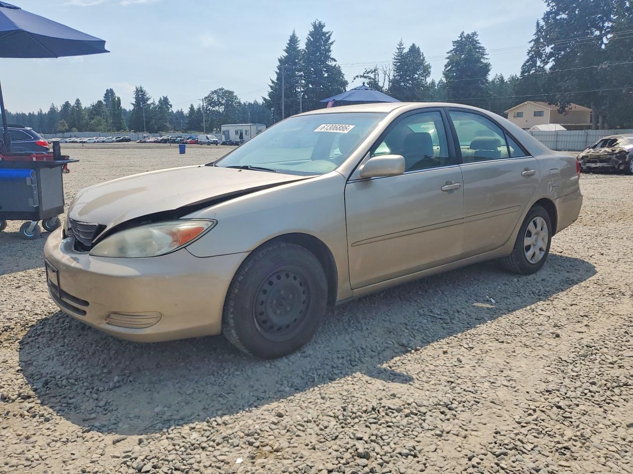 2004 Toyota Camry LE, VIN 4T1BE32K34U896329 — Front end
