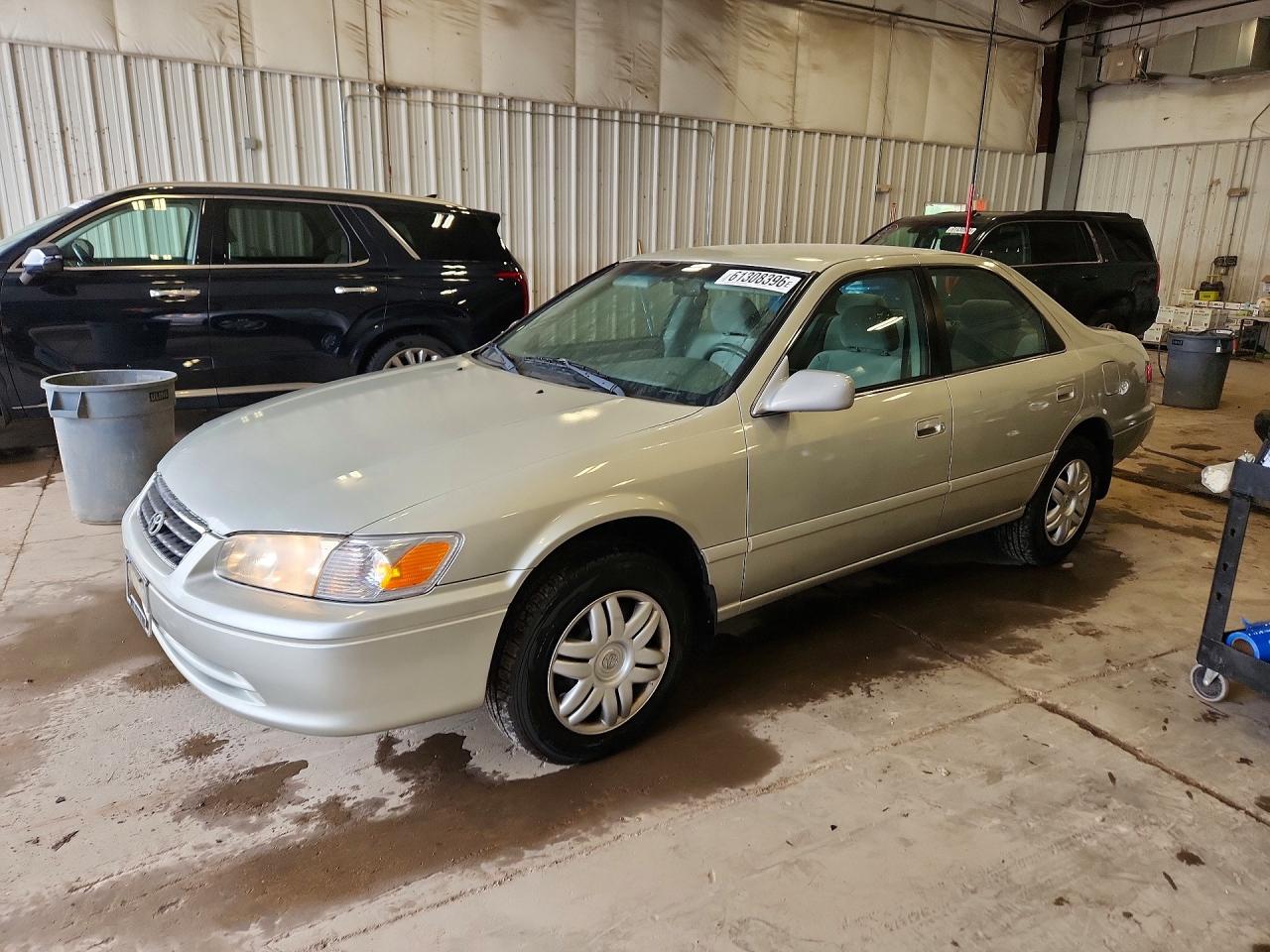 2001 Toyota Camry CE, VIN 4T1BG22K91U017917 — Rear end