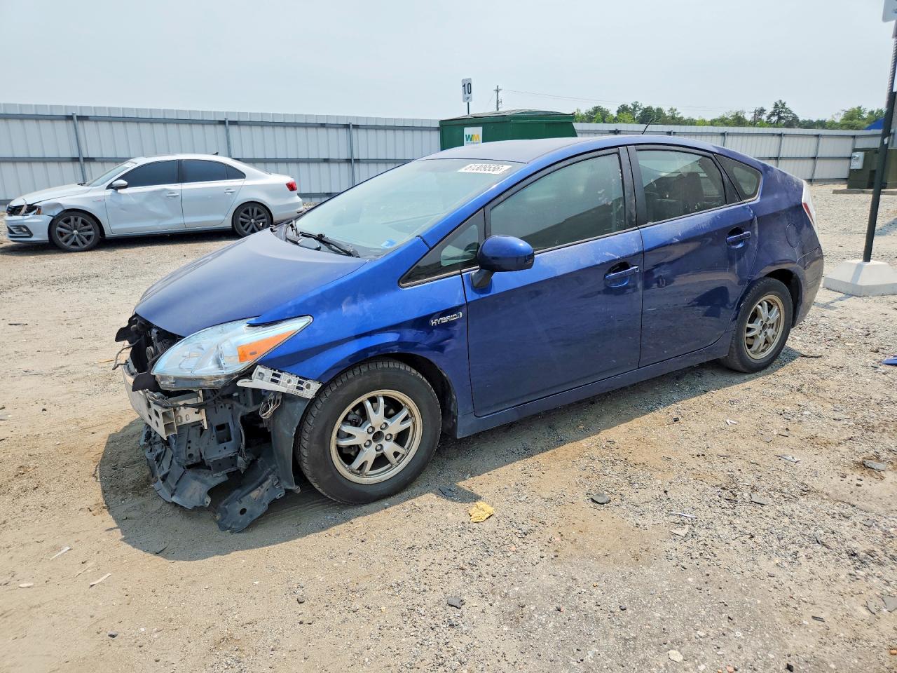 2011 Toyota Prius II, VIN JTDKN3DU9B1370370 — Front end