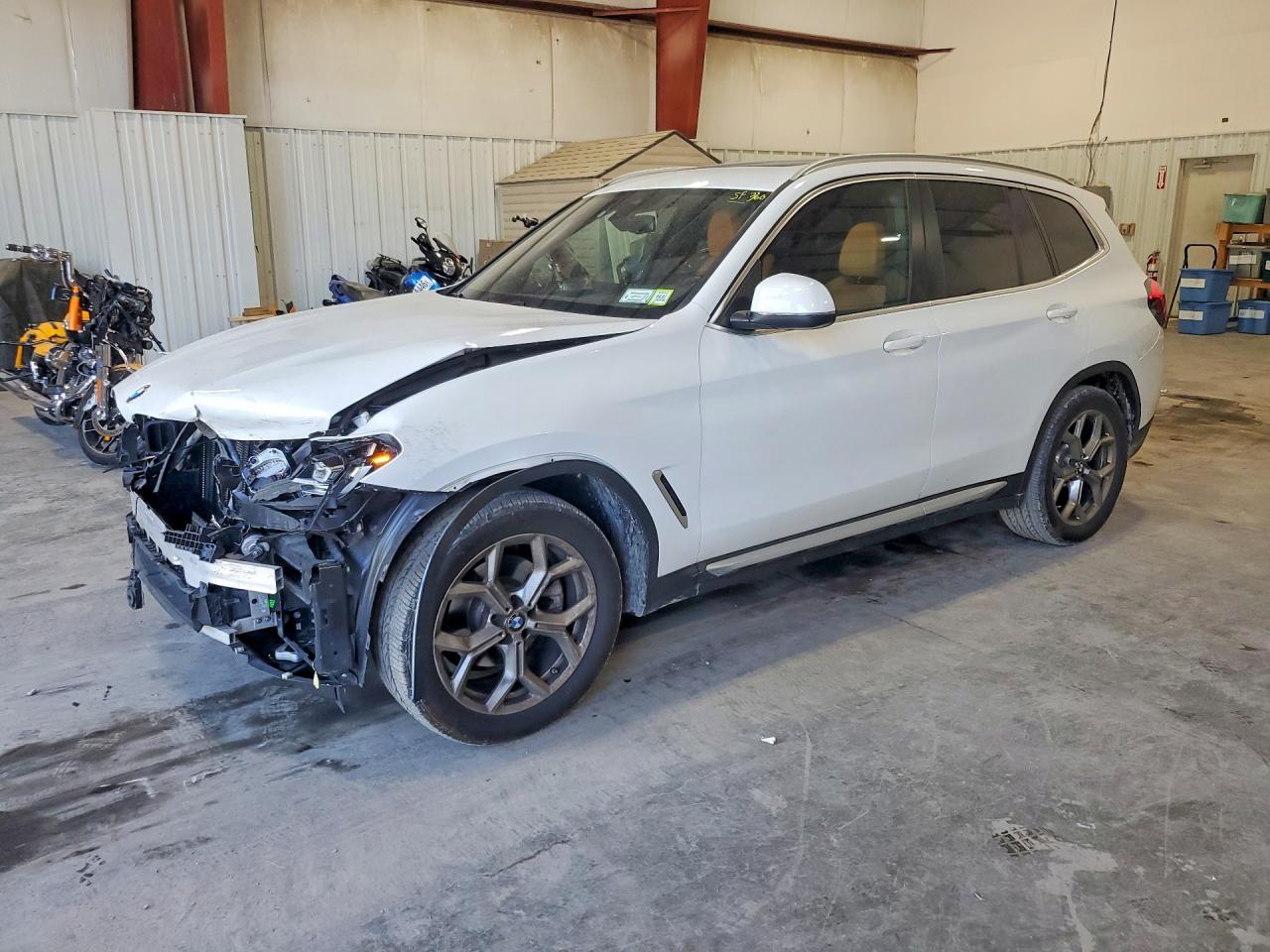 2022 BMW X3 xDrive30i, VIN 5UX53DP06N9M66026 — Перед
