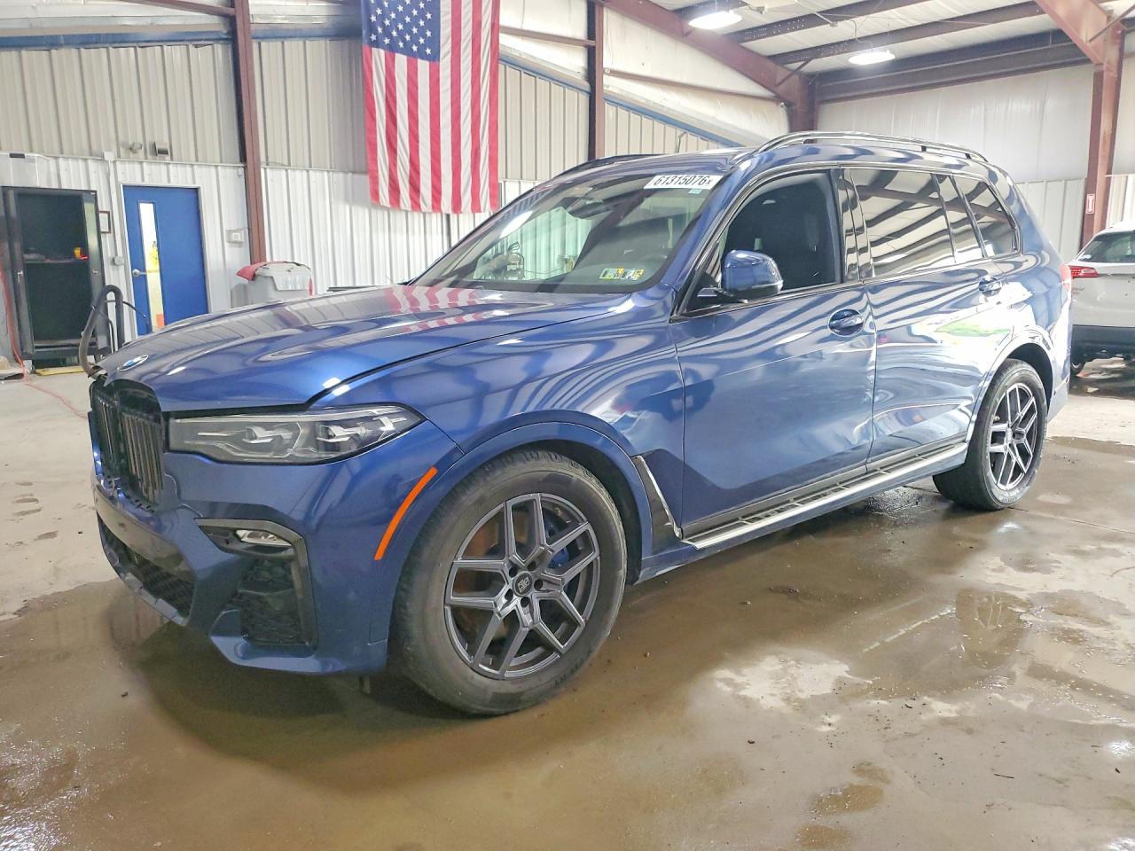 2021 BMW X7 xDrive40i, VIN 5UXCW2C0XM9G83671 — Front end