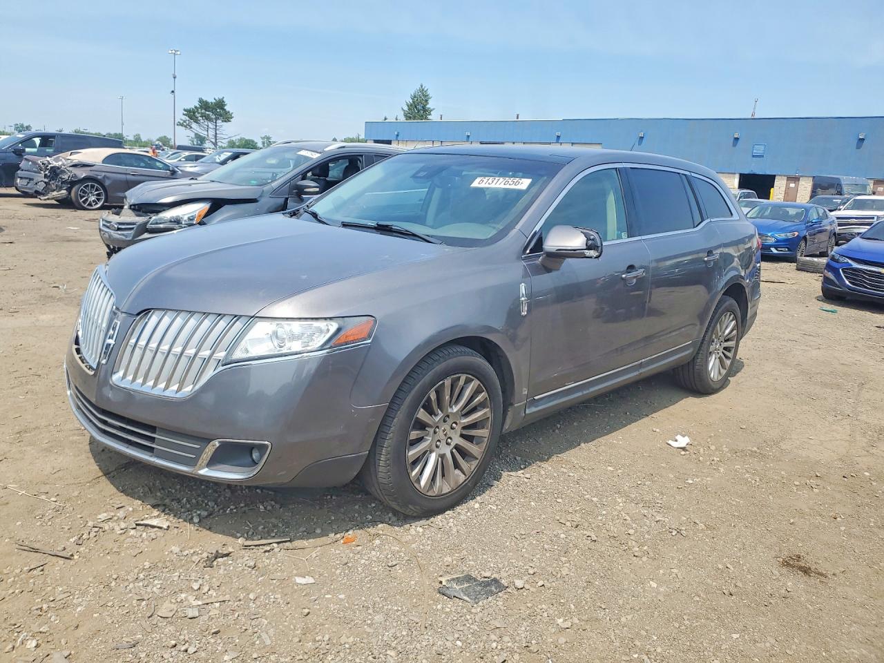 2010 Lincoln MKT, VIN 2LMHJ5FR3ABJ28140 — Front end