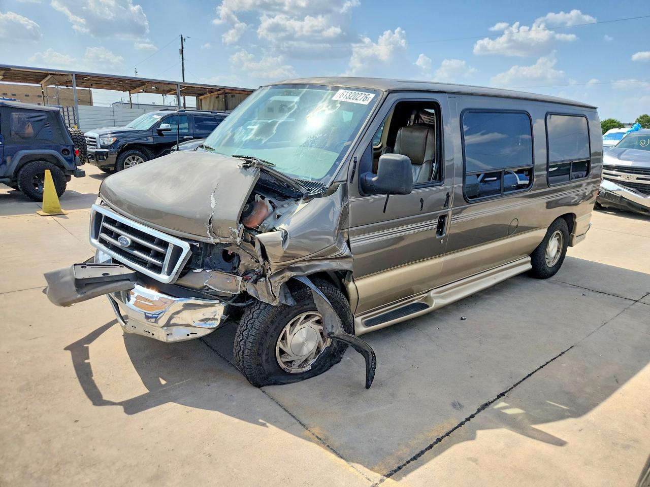 2003 Ford Econoline Cargo Recreational, VIN 1FDRE14W53HB90439 — Front end