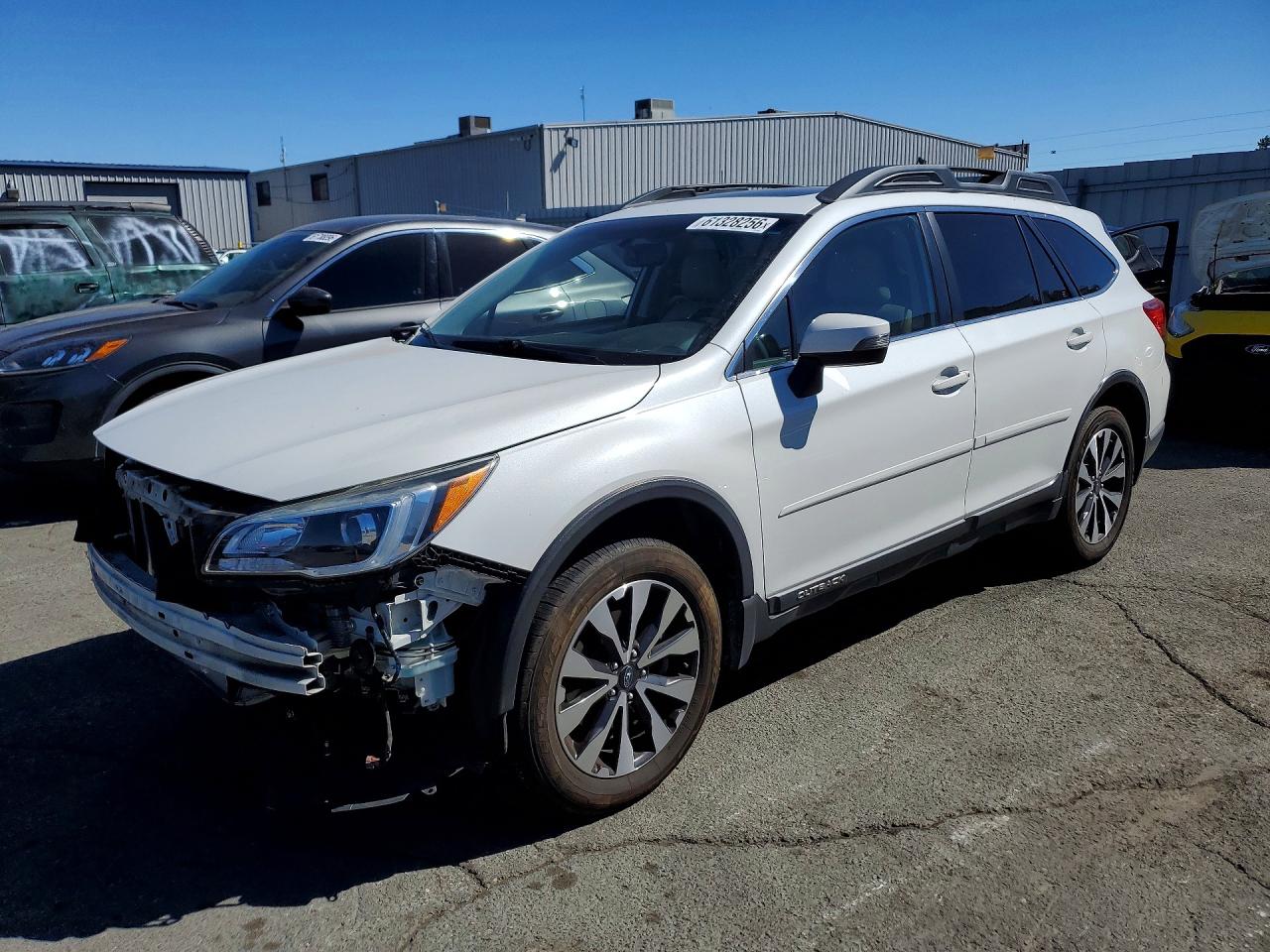 2016 Subaru Outback Limited, VIN 4S4BSBLC3G3328585 — Front end