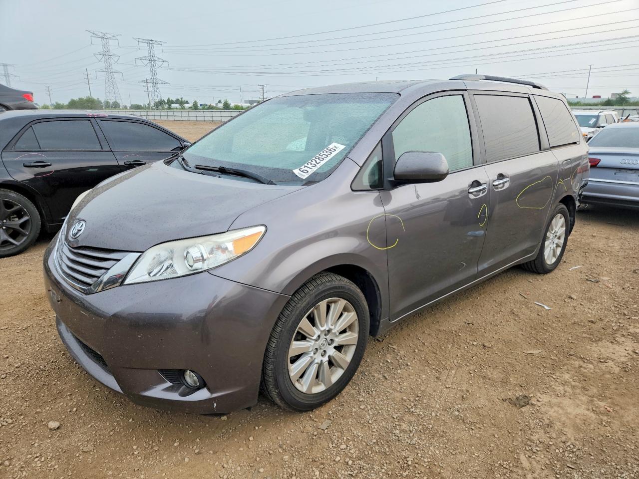 2015 Toyota Sienna XLE, VIN 5TDDK3DC5FS118133 — Зад