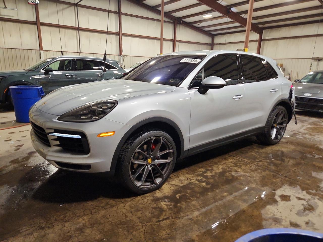 2019 Porsche Cayenne, VIN WP1AA2AY1KDA03095 — Зад
