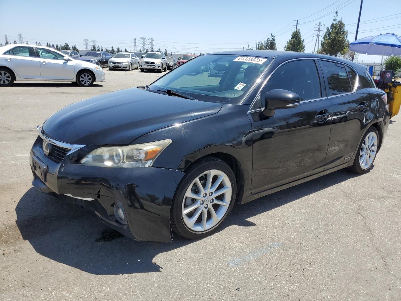 2011 Lexus CT 200h, VIN JTHKD5BHXB2031372 — Перед
