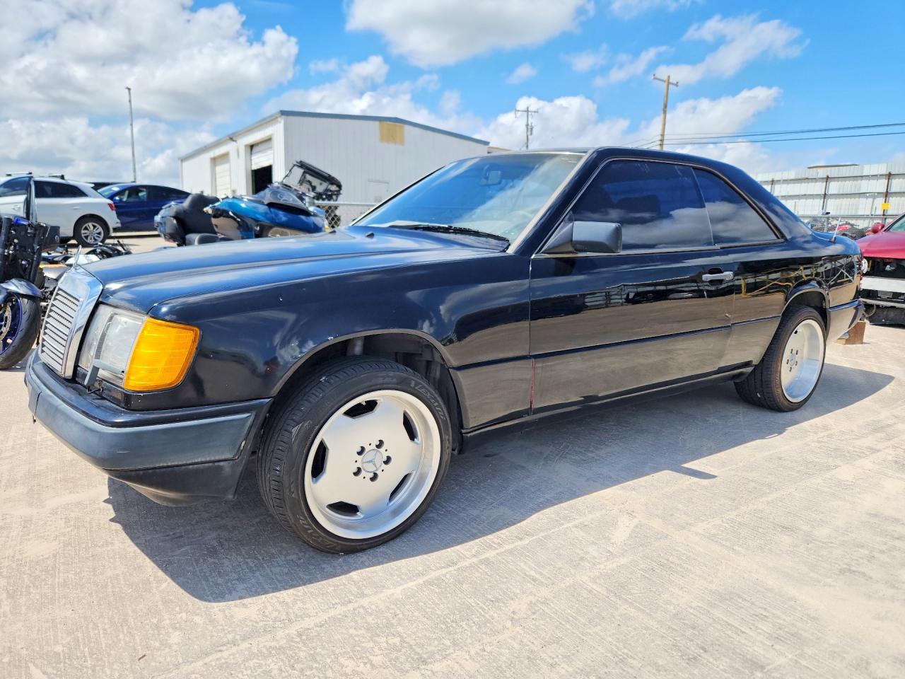 1988 Mercedes-Benz 300, VIN WDBEA50D6JA810603 — Normal wear