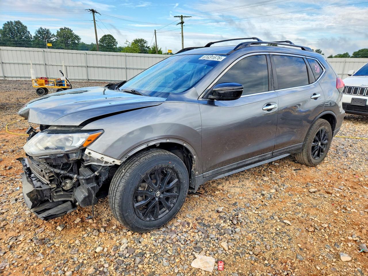 2018 Nissan Rogue SV, VIN 5N1AT2MT0JC752398 — Front end