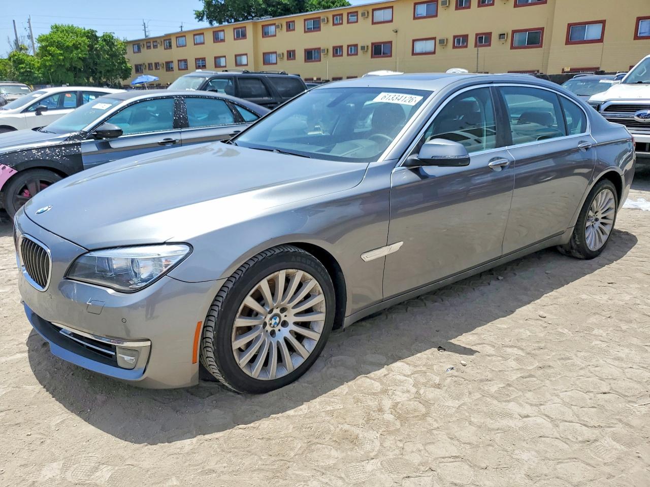2013 BMW 7 Series 750Li, VIN WBAYE8C51DDE22285 — Minor dents and scratches