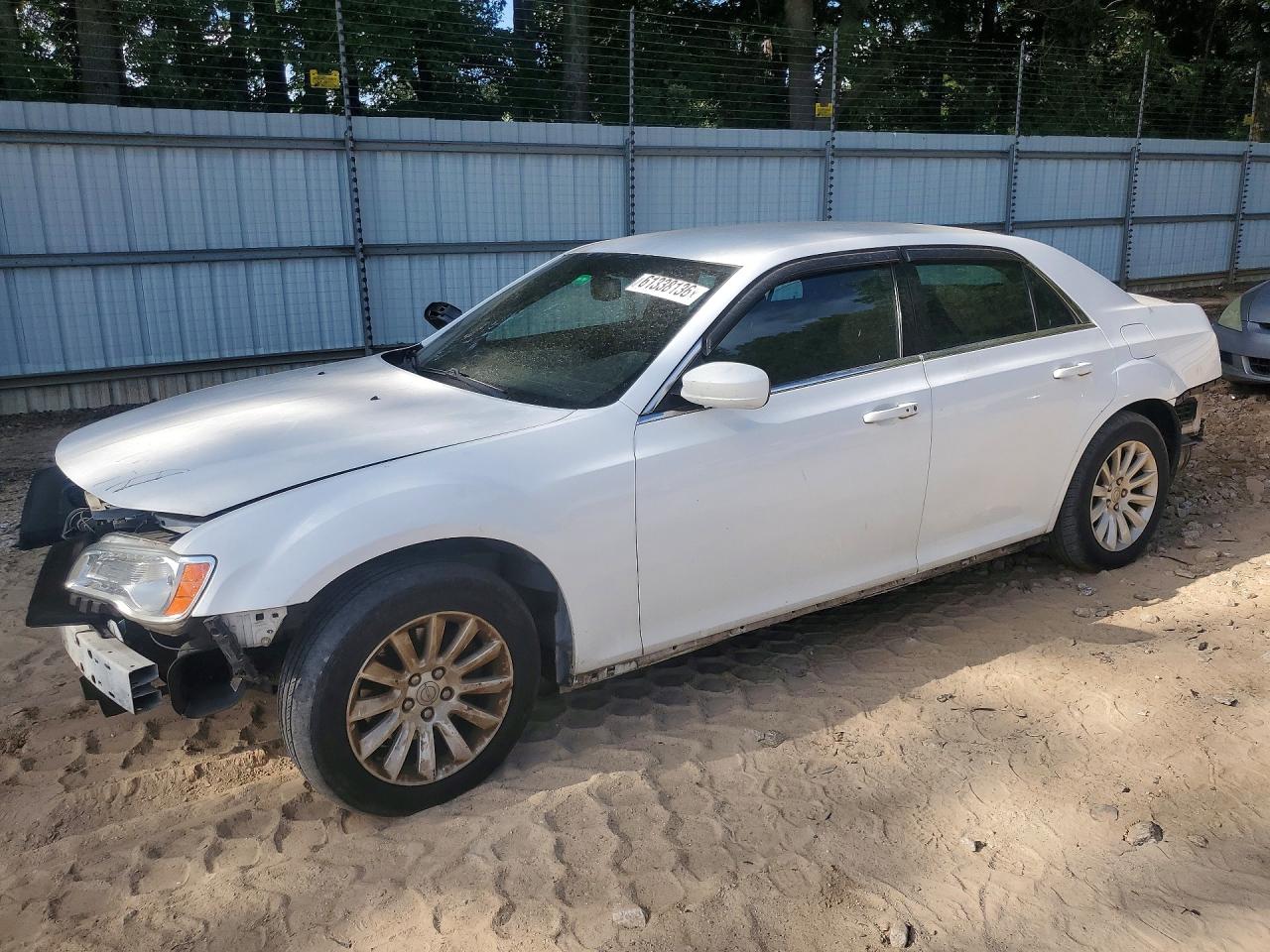 2013 Chrysler 300, VIN 2C3CCAAG9DH534027 — Перед