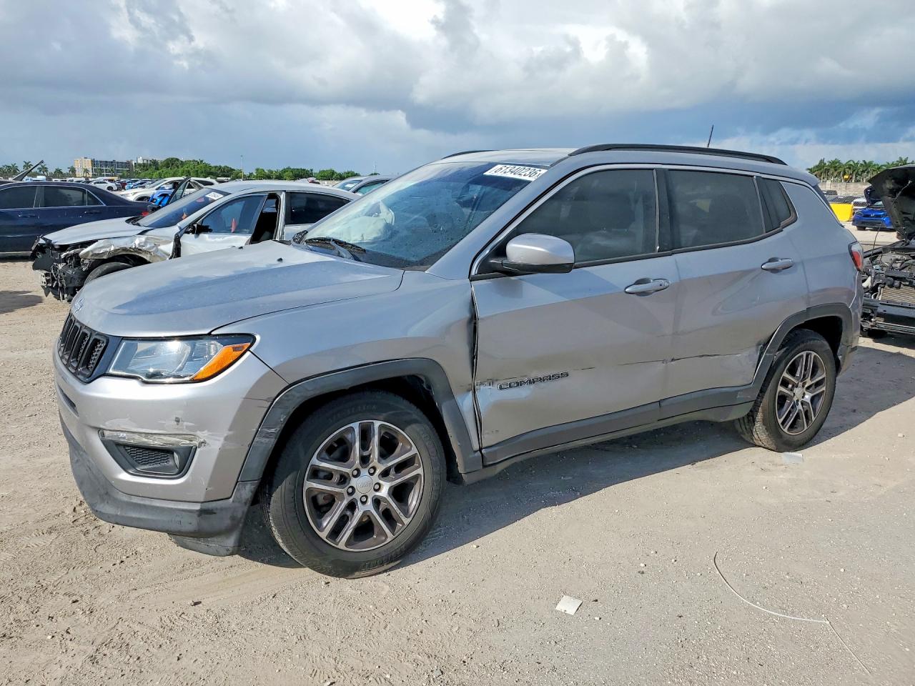 2018 Jeep Compass Latitude, VIN 3C4NJCBB2JT471364 — Front end