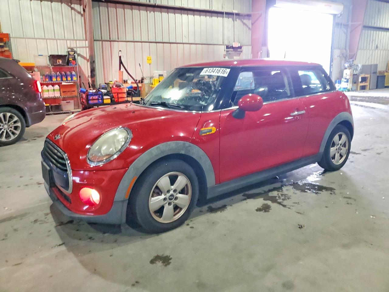 2016 MINI Hardtop, VIN WMWXP5C52G2D14701 — Minor dents and scratches