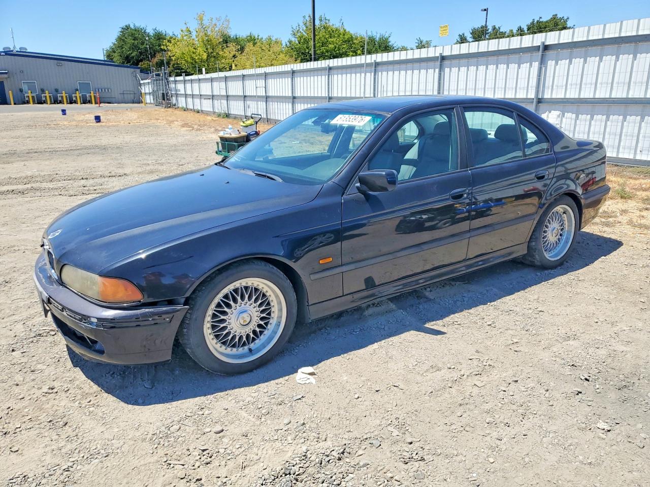 2000 BMW 5 Series 528i, VIN WBADM6345YGV01618 — Перед
