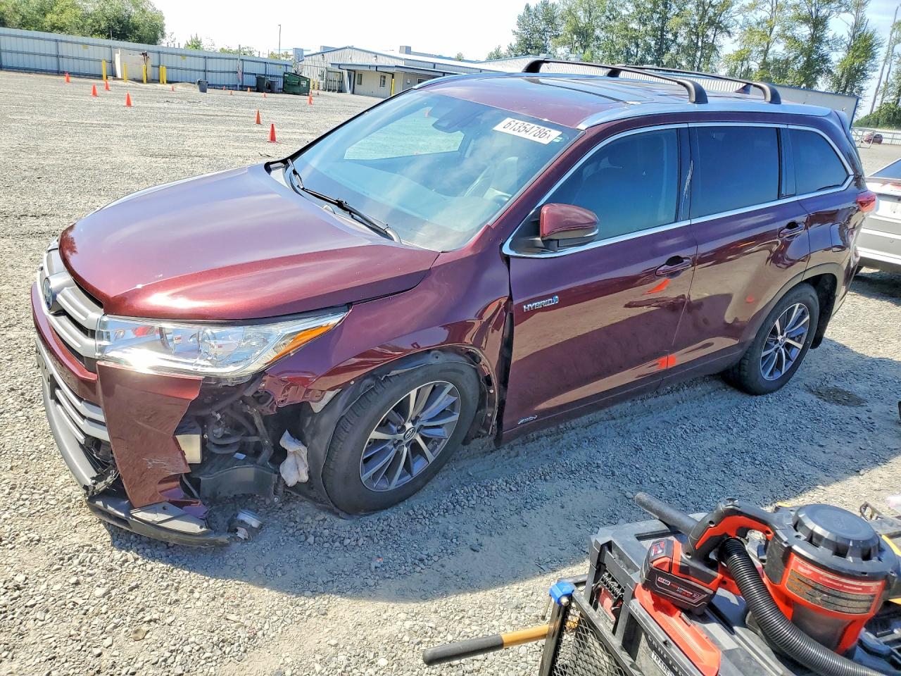 2018 Toyota Highlander Hybrid XLE, VIN 5TDJGRFH4JS039786 — Undercarriage
