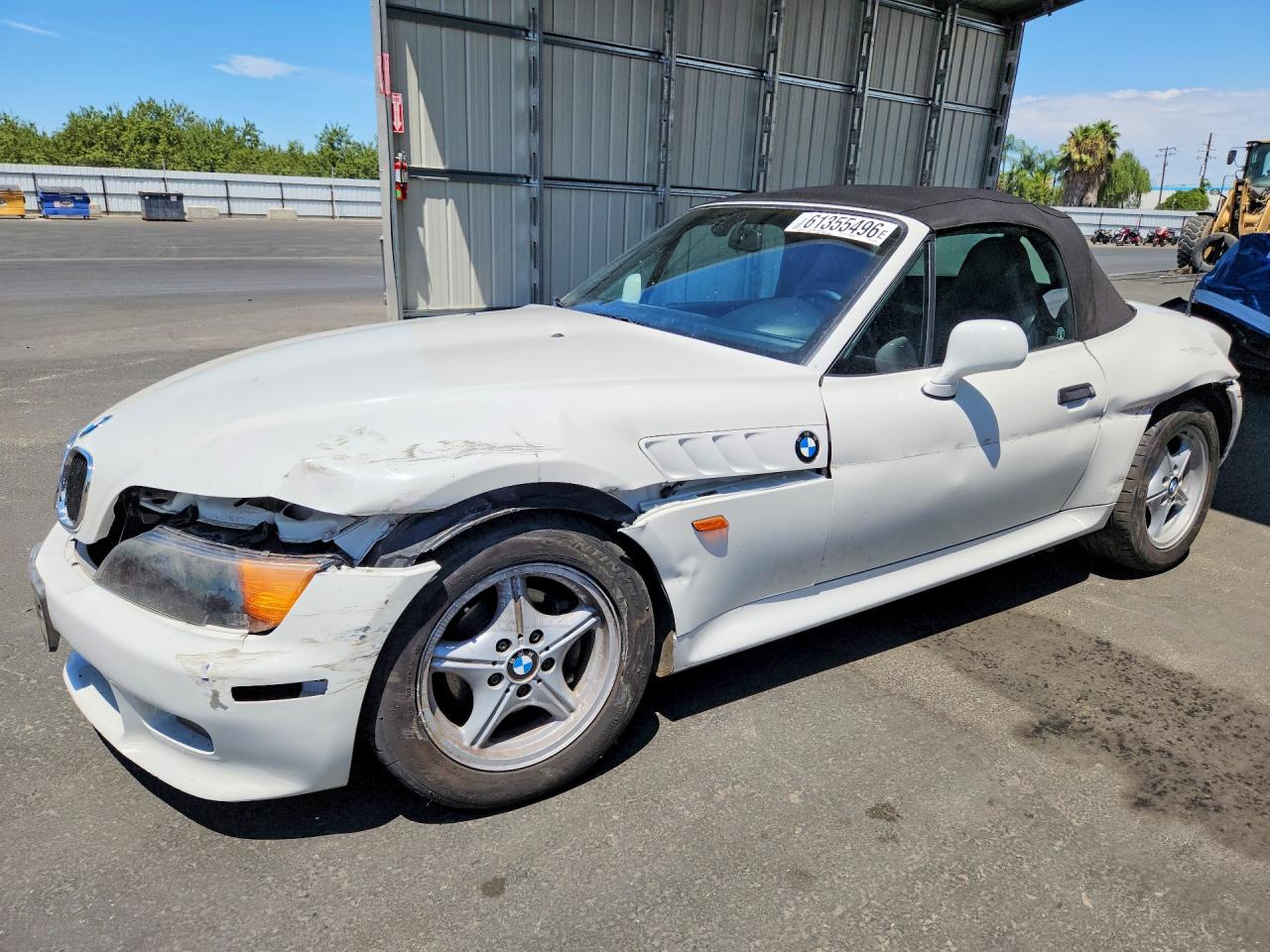 1999 BMW Z3 2.5, VIN 4USCH9333XLG01523 — Front end