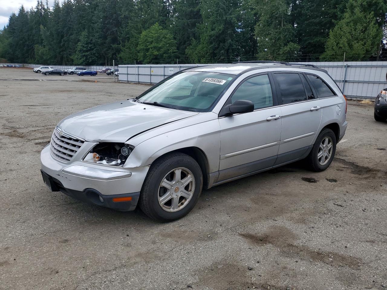 2004 Chrysler Pacifica, VIN 2C8GM68494R388742 — Front end