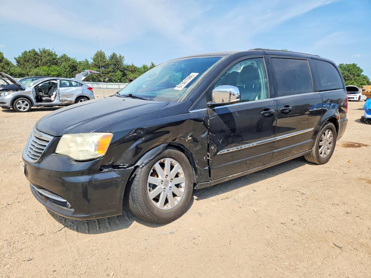 2011 Chrysler Town & Country Touring L, VIN 2A4RR8DG8BR716554 — Front end