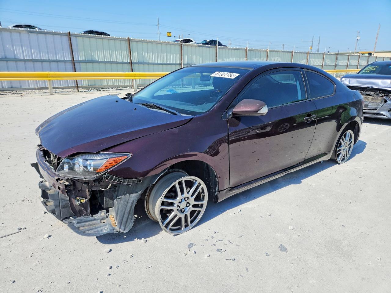 2009 Scion tC, VIN JTKDE167390299308 — Перед