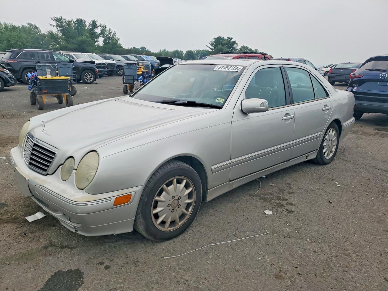 2000 Mercedes-Benz E 320, VIN WDBJF65J9YB163851 — Rear end