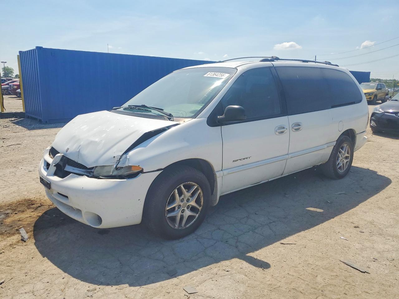 2000 Dodge Caravan SE, VIN 2B4GP44GXYR738721 — Front end