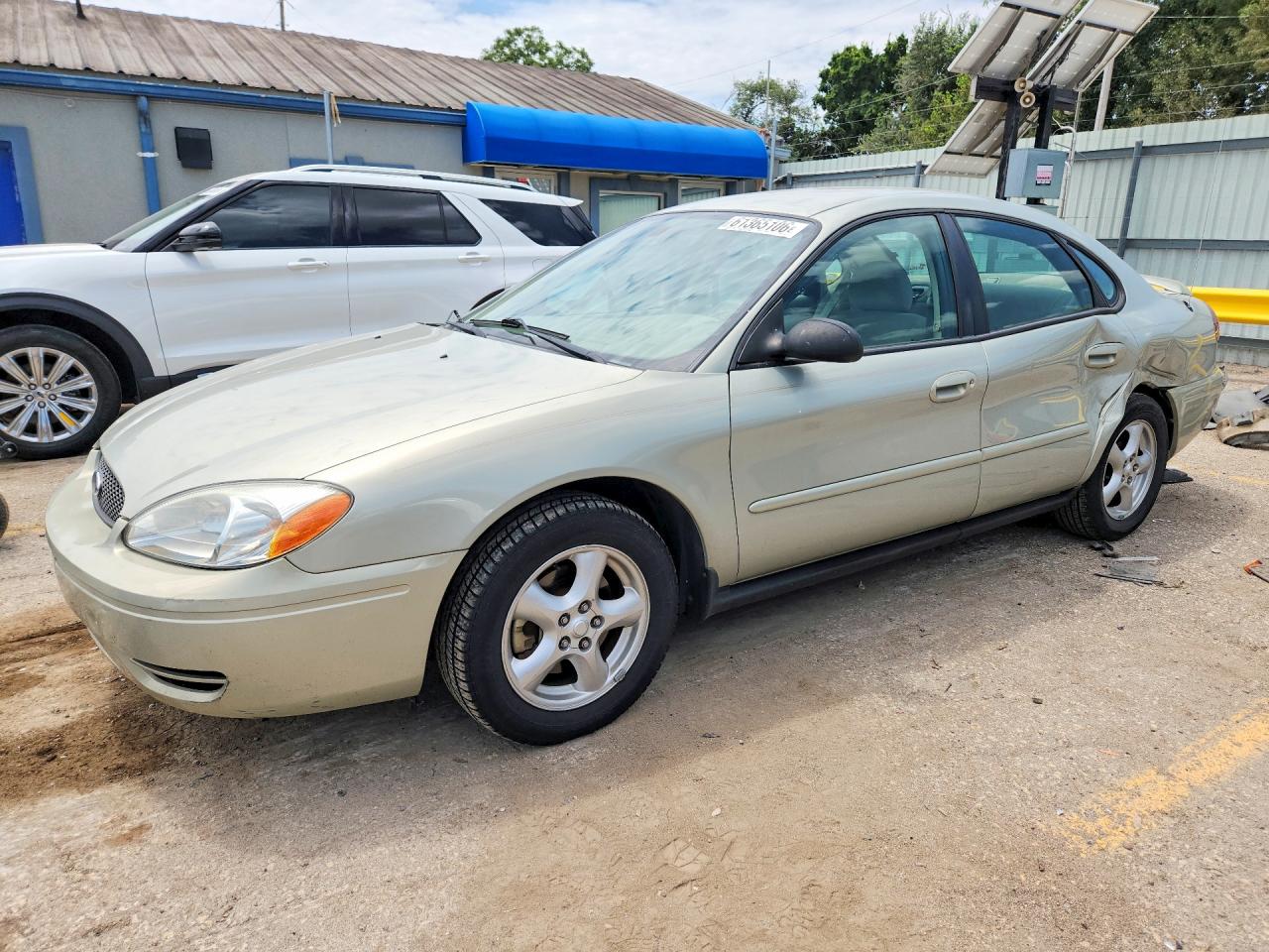 2004 Ford Taurus SE, VIN 1FAFP53U84G100951 — Side