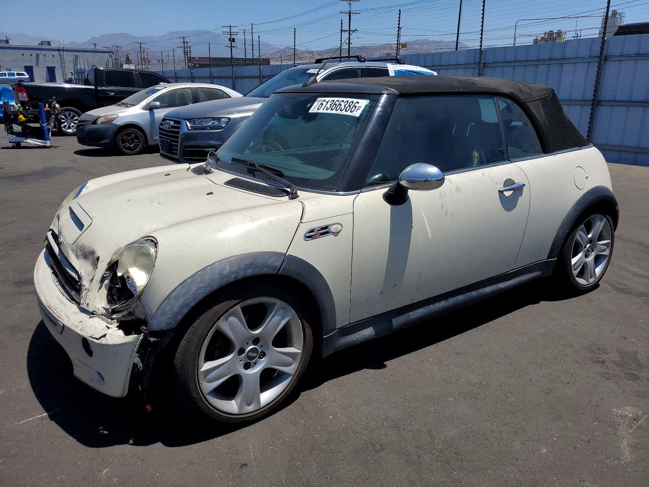 2006 MINI Convertible S, VIN WMWRH33566TF89054 — Перед