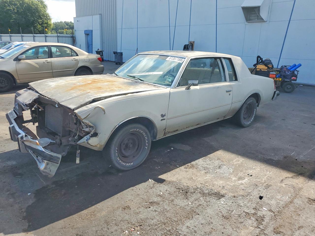 1980 Buick Regal, VIN 4J47SAG183156 — Перед