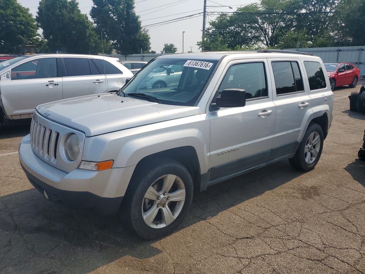 2011 Jeep Patriot Latitude, VIN 1J4NF1GB0BD252189 — Minor dents and scratches