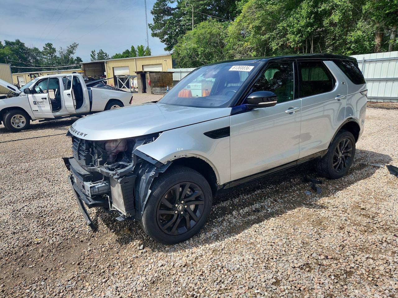 2020 Land Rover Discovery HSE, VIN SALRR2RV0L2428546 — Front end