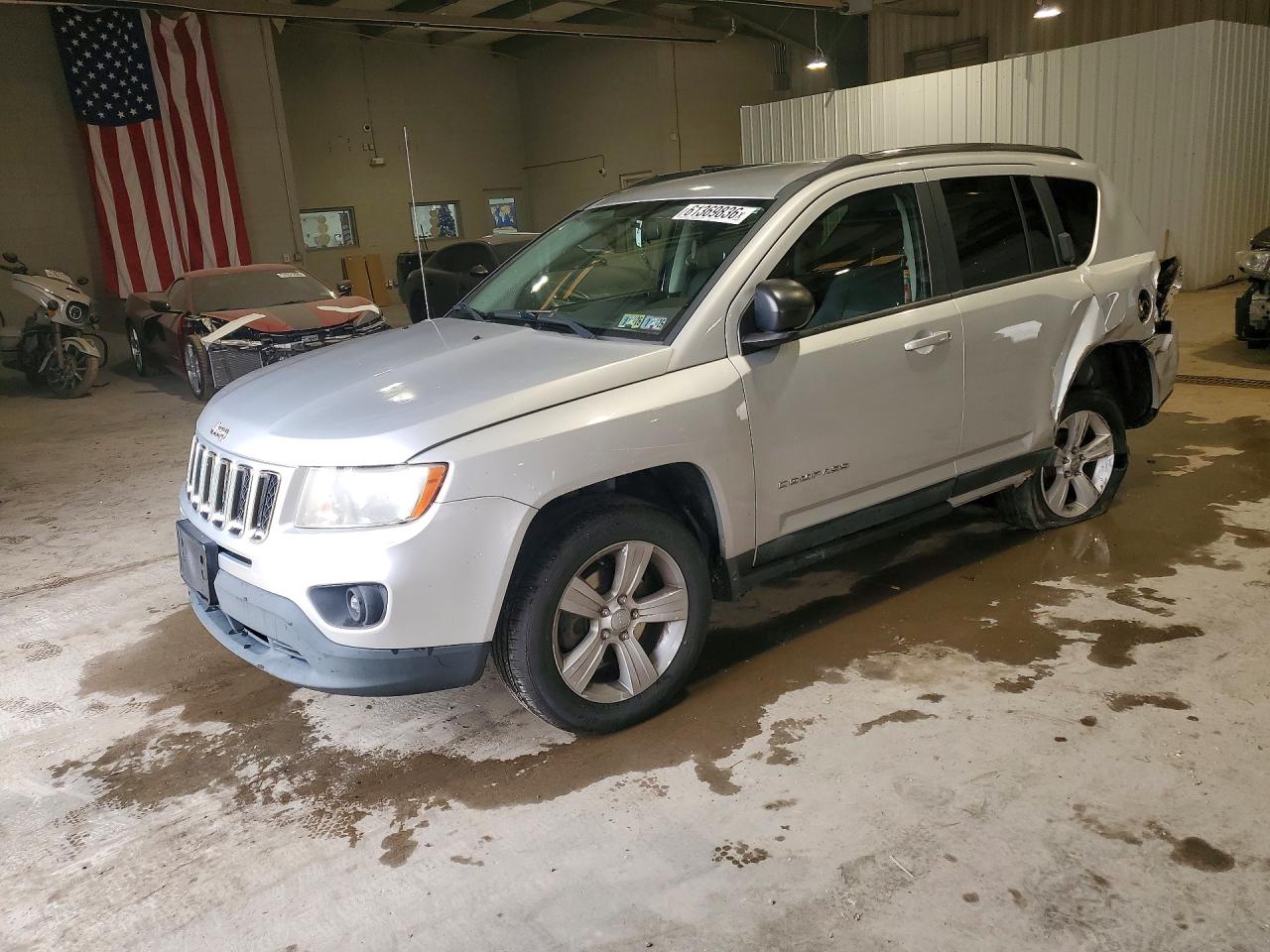 2011 Jeep Compass Latitude, VIN 1J4NF1FB6BD197071 — Rear end