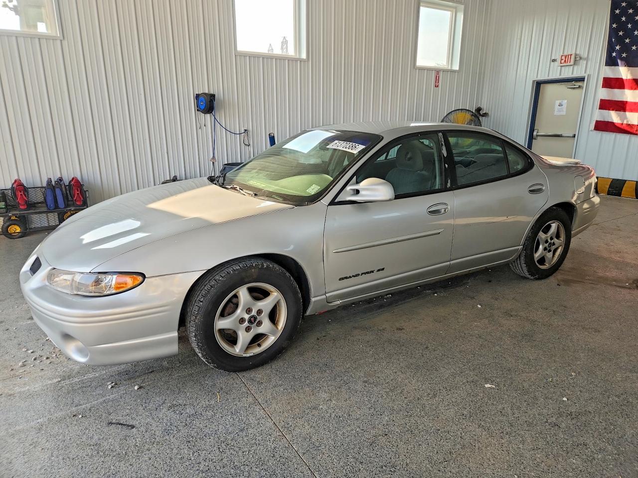 2002 Pontiac Grand Prix SE, VIN 1G2WK52J62F292250 — Бок