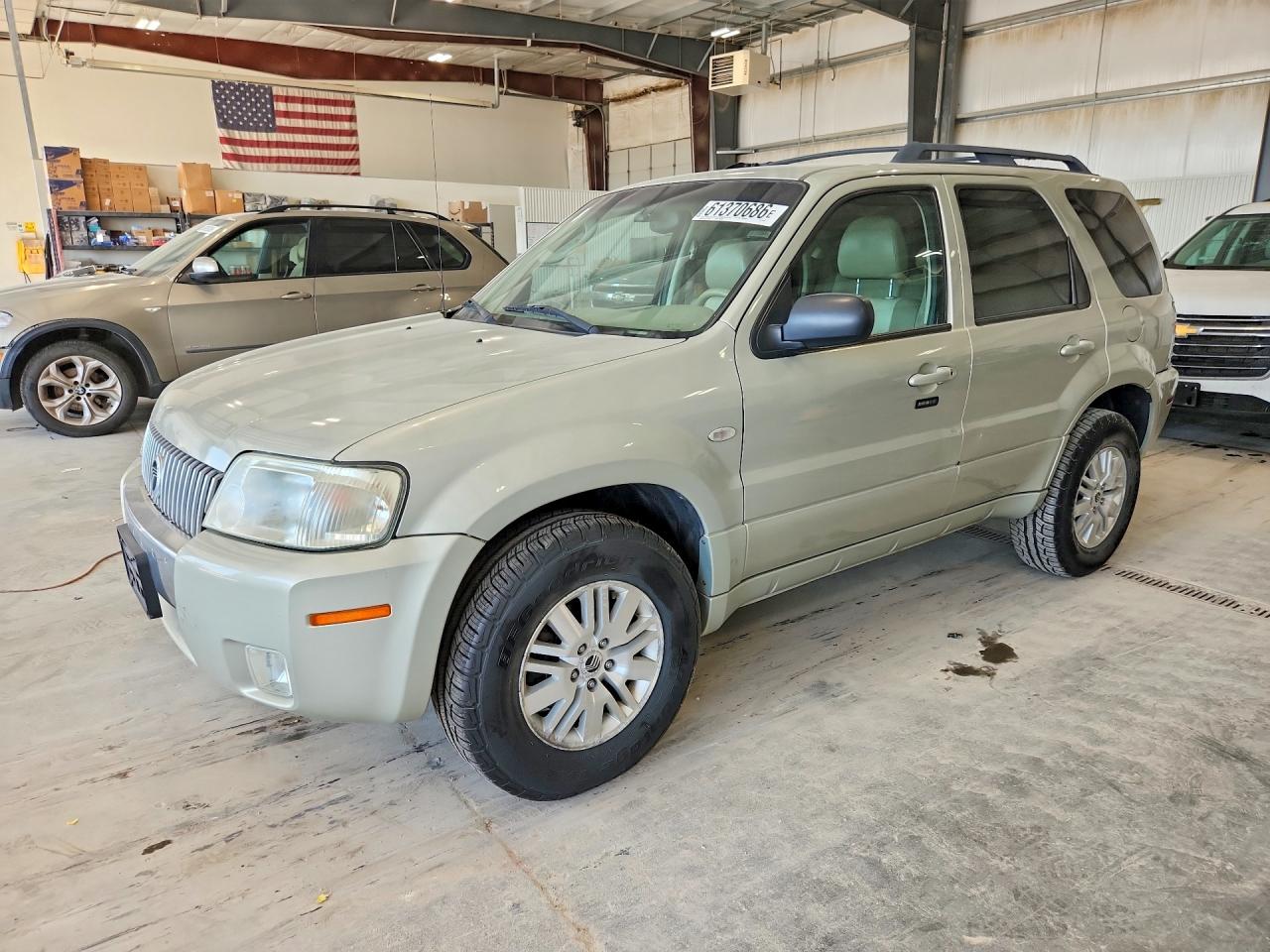2005 Mercury Mariner Luxury, VIN 4M2YU57185DJ21467 — Side
