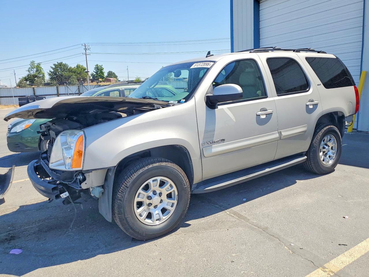 2007 GMC Yukon SLT, VIN 1GKFK13007J393903 — Front end