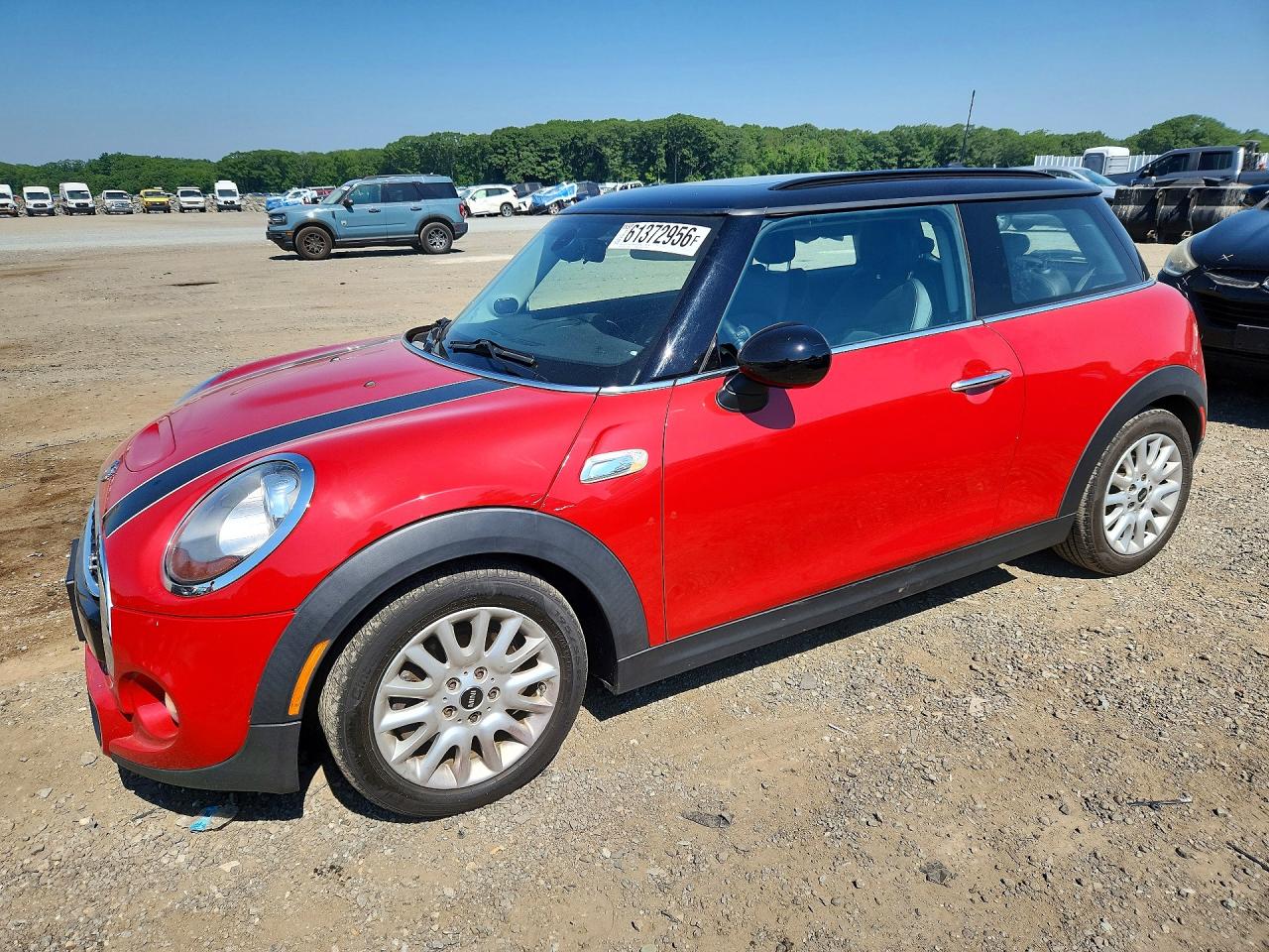 2015 MINI Hardtop S, VIN WMWXP7C50F2A37203 — Бок