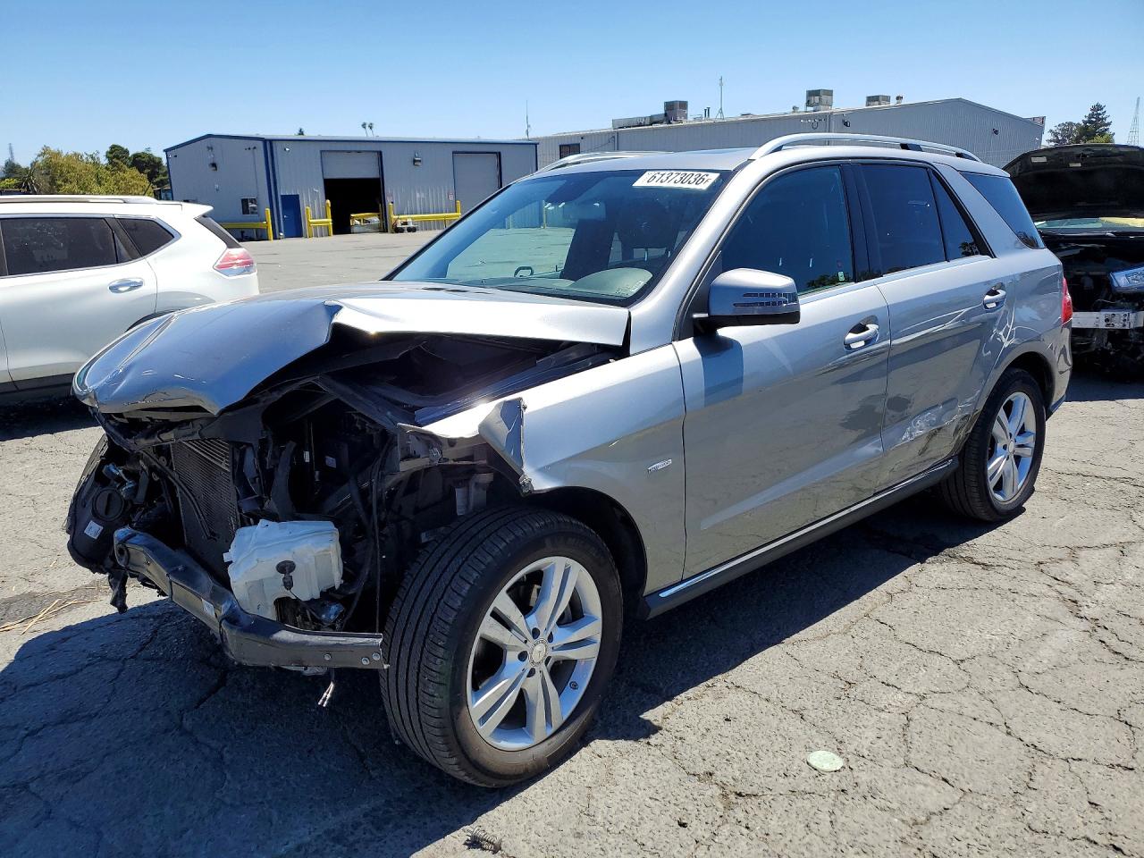 2012 Mercedes-Benz M 350, VIN 4JGDA5HB4CA028489 — Front end