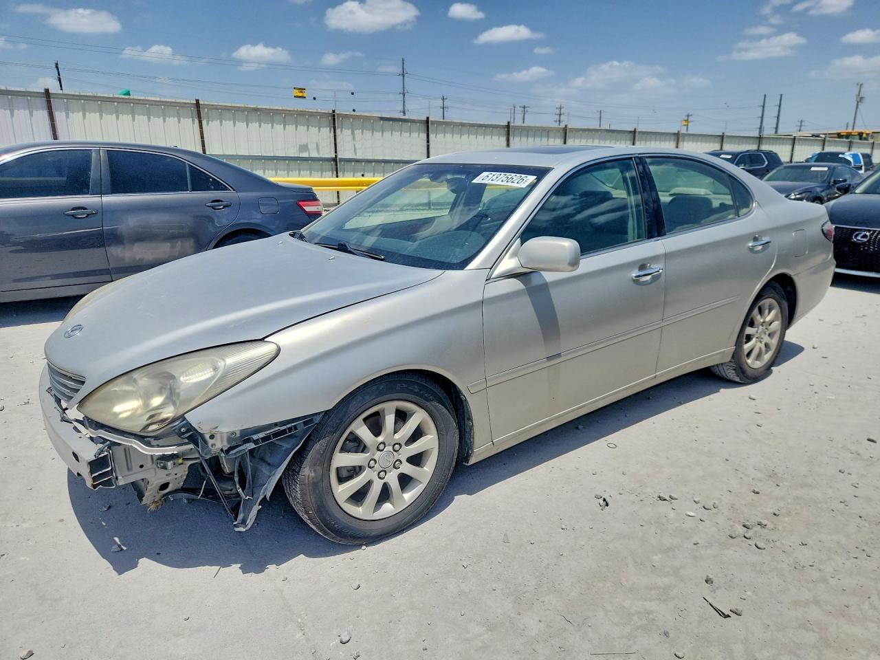 2003 Lexus ES 300, VIN JTHBF30G430138682 — Front end