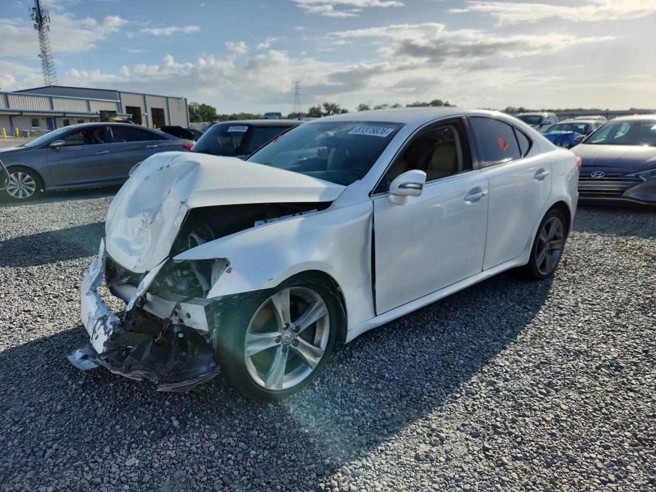 2011 Lexus IS 350, VIN JTHBE5C21B5027930 — Перед