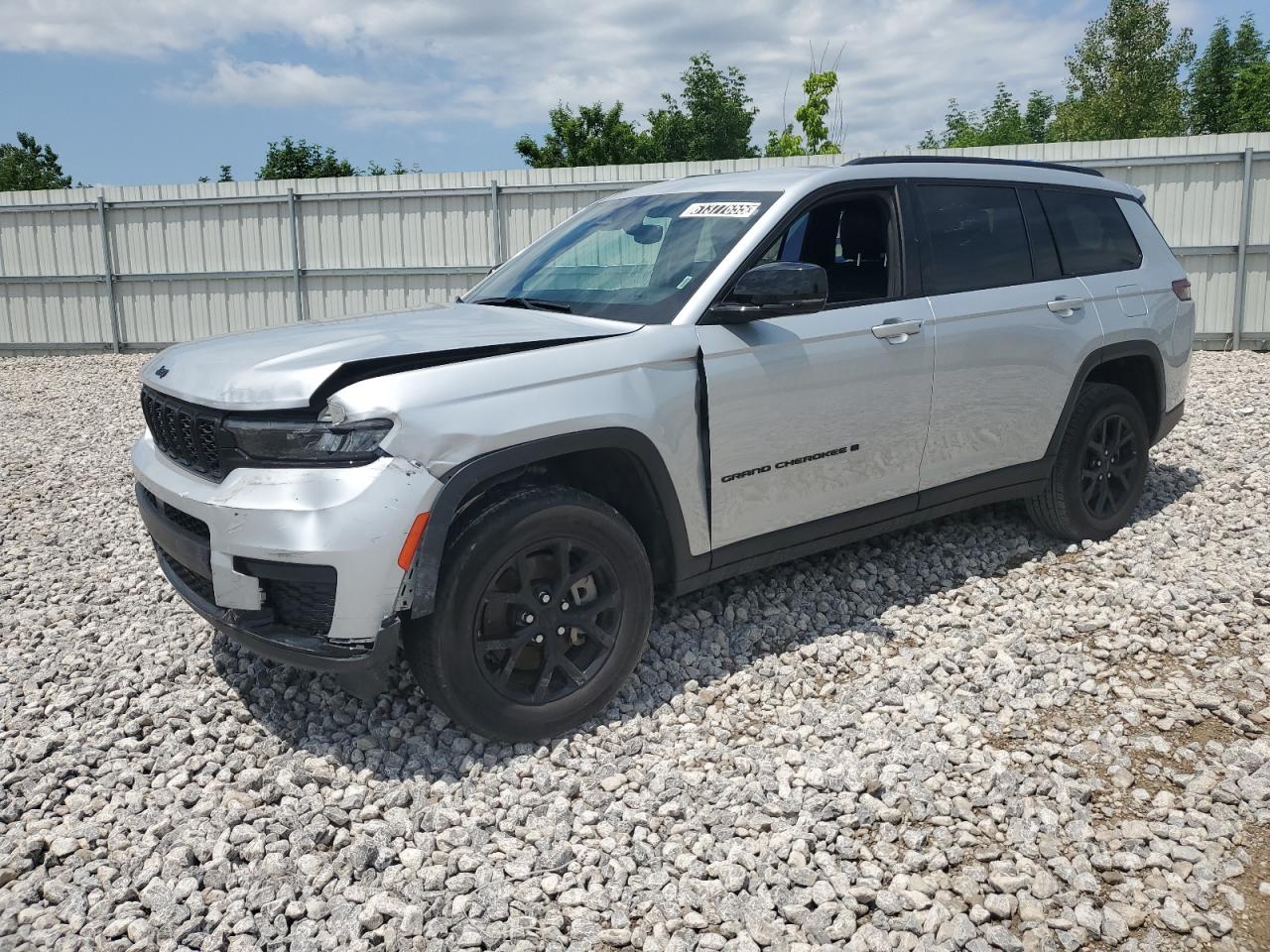 2024 Jeep Grand Cherokee Altitude, VIN 1C4RJKAGXR8561784 — Front end