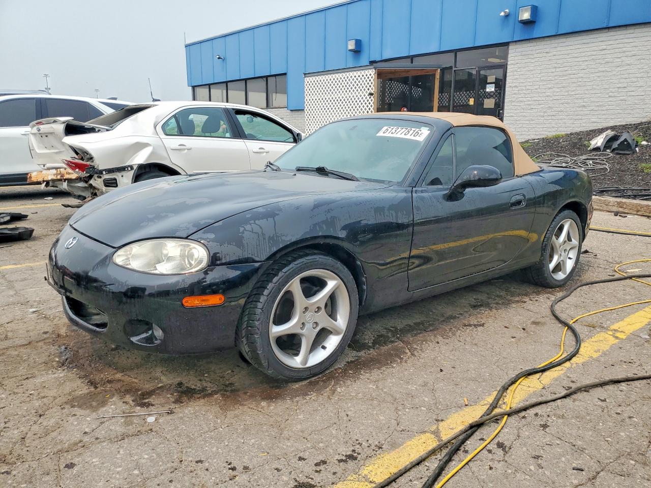 2001 Mazda MX-5 Miata, VIN JM1NB353510214617 — Rear end