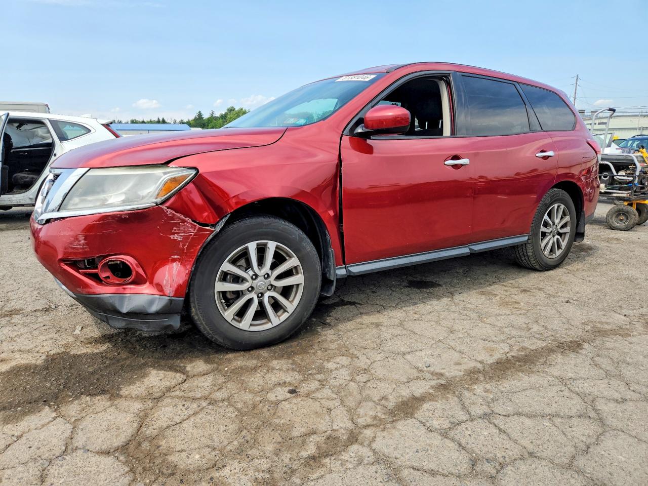 2015 Nissan Pathfinder S, VIN 5N1AR2MM3FC619617 — Front end