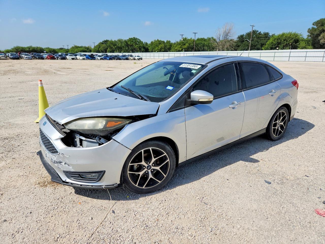 2017 Ford Focus SEL, VIN 1FADP3H21HL256619 — Front end