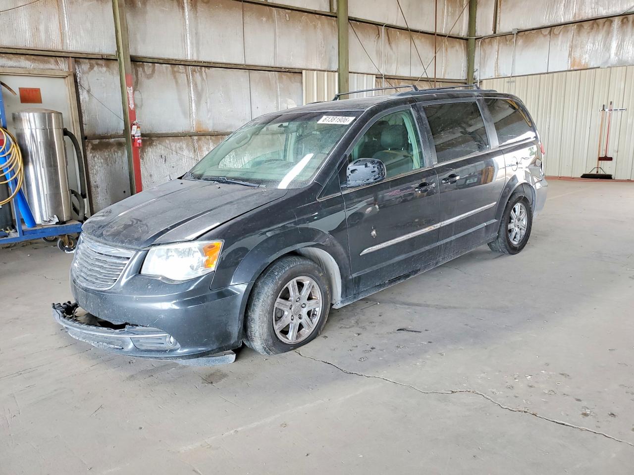 2011 Chrysler Town & Country Touring, VIN 2A4RR5DG2BR715852 — Front end