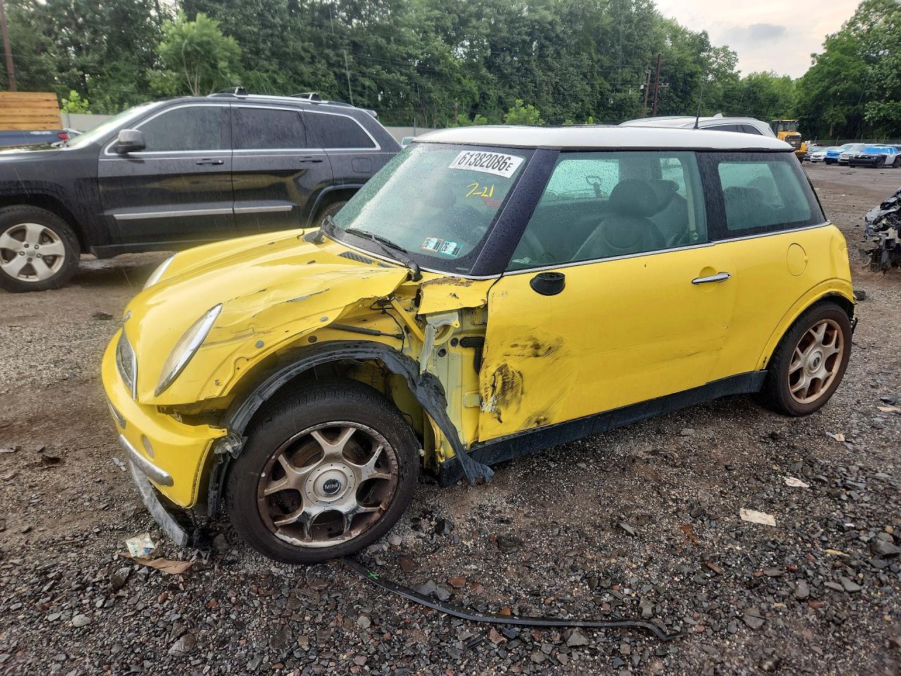 2002 MINI Hardtop, VIN WMWRC33442TC37896 — Перед